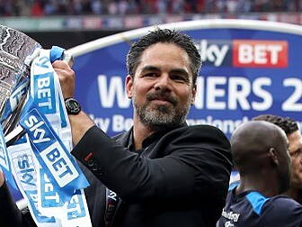 David Wagner signs contract ex...